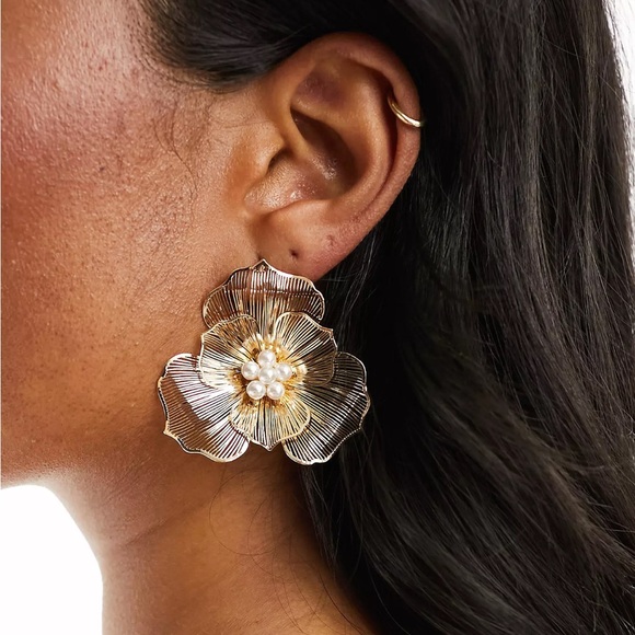 NWOT-Asos Faux Pearl Floral Earrings - Picture 3 of 9